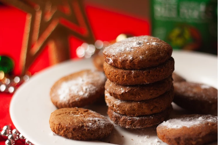 Ginger Bread Cookies with Pili Nuts